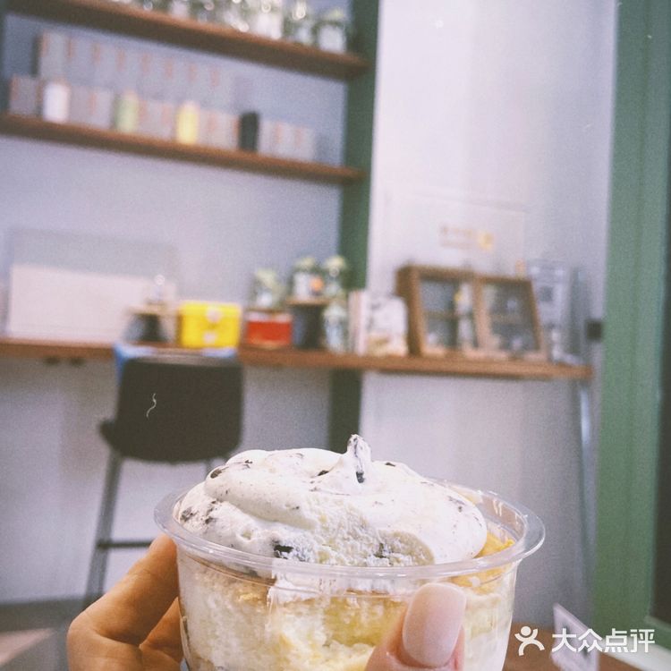 出来绕了几圈,搜了附近的咖啡馆。最近就是有瘾