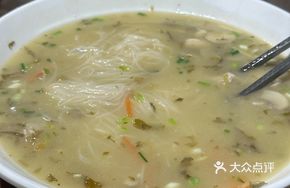 Snow Cabbage and Pork Noodles