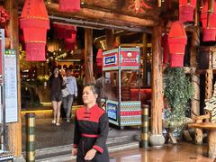 -老滇山寨•云南特色菜•地方菜•民族风情歌舞表演(金碧店)