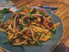酱猪儿炒乳香干-胡桃里音乐酒馆(东区店)