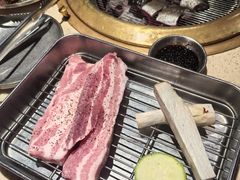 -蚂蚁洞·烤肉大营地(上海静安大悦城店)
