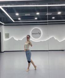 -单色舞蹈