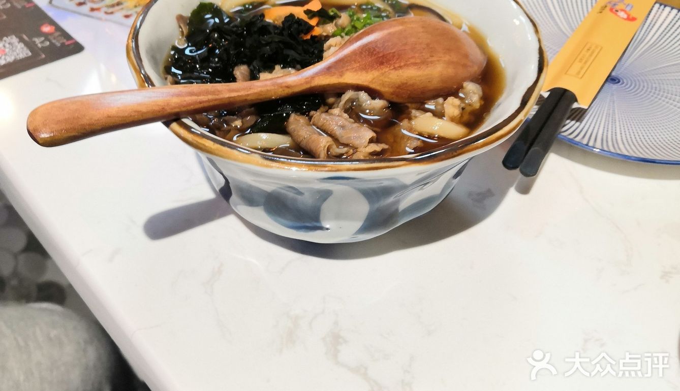 一口咬下去，满嘴都是肥美的鳗鱼，非常香美