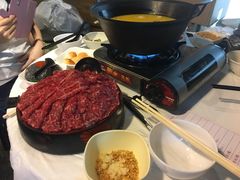 安格斯牛肉-鲜入围煮花胶鸡海鲜火锅