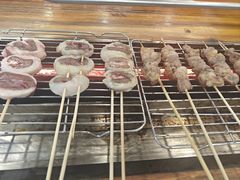 -哈尔滨小酒馆·鲜肉现穿自助烧烤(康新花园店)