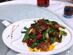 大蒜炒湘西腊肉-亢龙太子酒轩(东湖店)