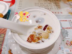 冰糖雪耳桃胶奶-广信牛奶甜品世家(台东店)