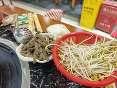 -灌县老妈砂锅串串香(万科红生活广场店)