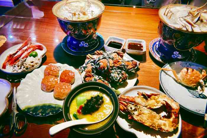 又来体验一下行宫的自助餐,小火锅做得漂亮,就是有点小,虾不能整个放