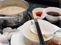 -红鼎豆捞·非遗鲍皇汤火锅(宝丰路店)