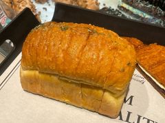 -HOT CRUSH趁热集合·现烤面包(上海环球港店)
