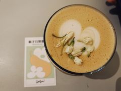 栀子花梨香拿铁-Seesaw Coffee(上生新所店)
