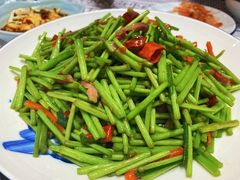 梨蒿炒腊肉-客家大院·非遗赣南客家菜(郁孤台店)