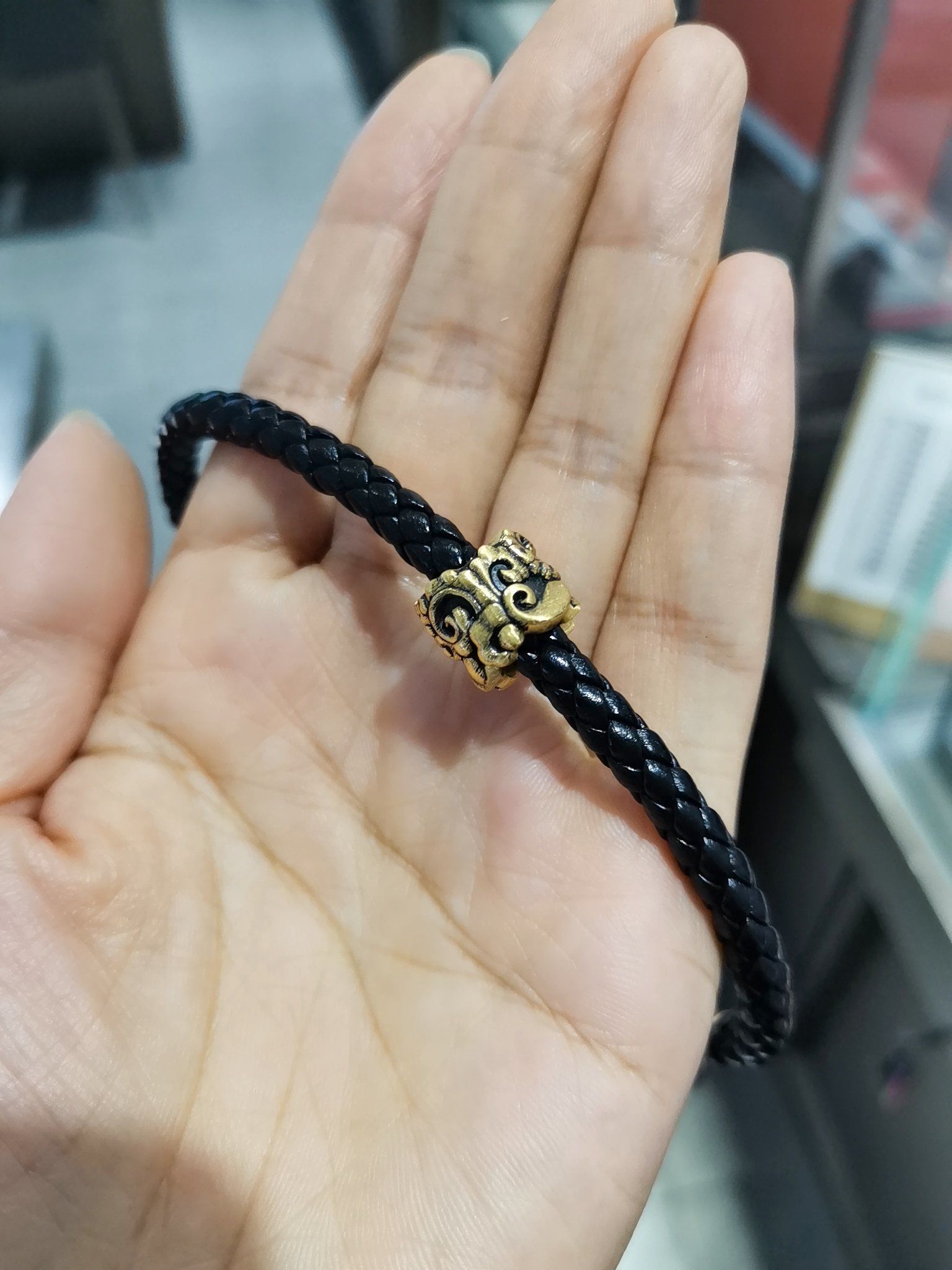 周生生新款酷黑系列转运珠