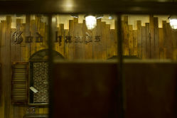 总店-长乐店ADD：长乐路139-9小号-God Hands发型设计复古会所
