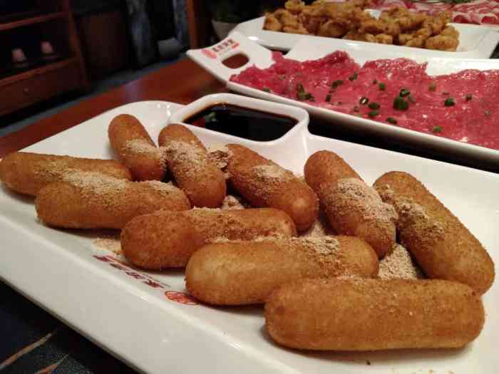 渝府大院老火锅(利玛店)-"新开的店铺,环境和服务都很好.食材也新鲜.