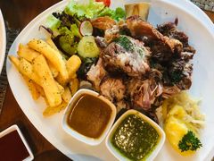 -Chom Cafe and Restaurant