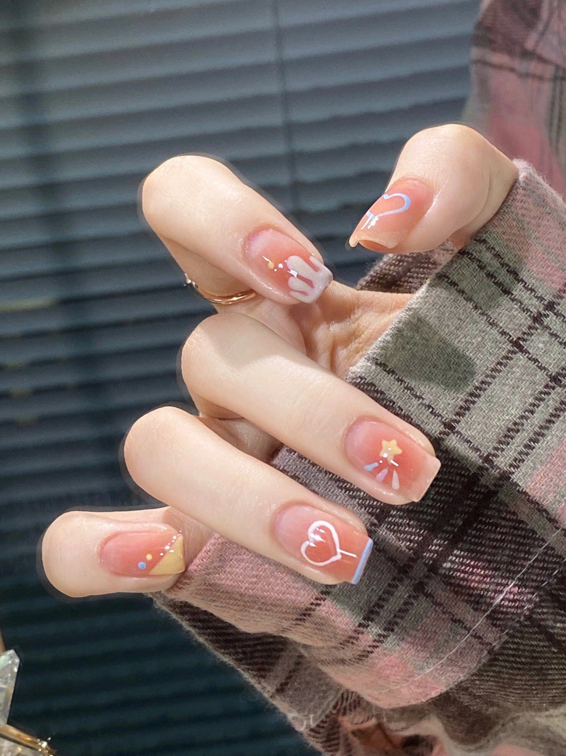 太可爱噜🎨超简约手绘小短甲💅是甜妹的美甲