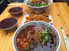 -爆炸头阿姨小四川正宗川味小吃(无任何分店)