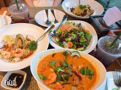 -Chom Cafe and Restaurant