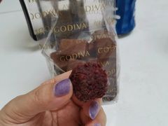 焦糖果仁牛奶巧克力-GODIVA(美罗城店)