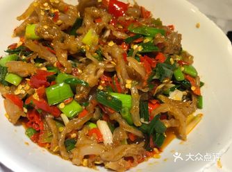 点了一个丝瓜，对于平时不吃丝瓜的我来说