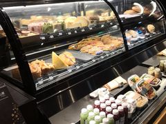 面包甜点陈列柜-星巴克(上海南站店)