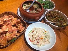 -老滇山寨•云南特色菜•地方菜•民族风情歌舞表演(金碧店)