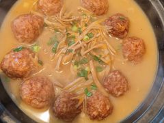 金针菜烧狮子头-芳芳私房菜·精做淮扬菜(承德路店)