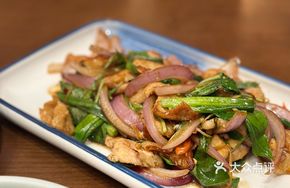 Spicy Stir-Fried Pork Tenderloin with Tower Chili
