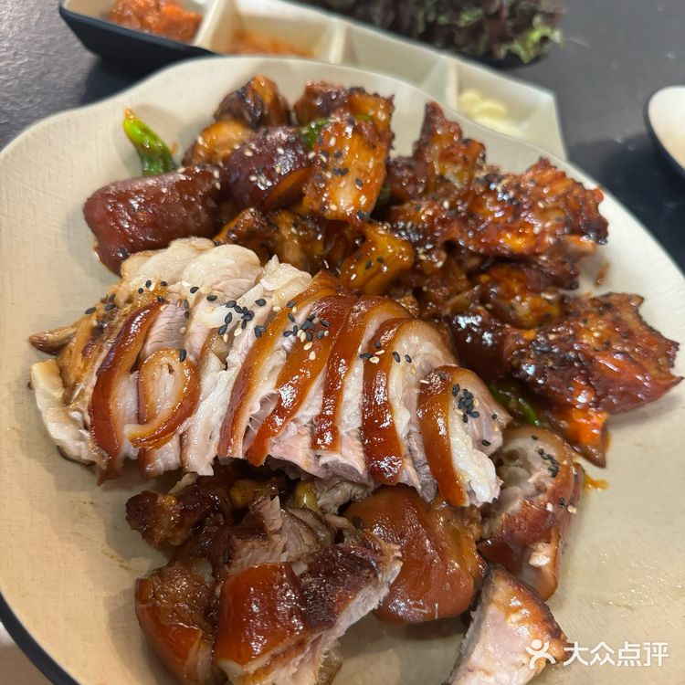 济州岛｜巨好吃的猪蹄包饭！连吃两天！