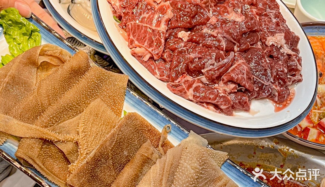 这家就在上邦，开了好几年，每天都有超多的食客在这排等候