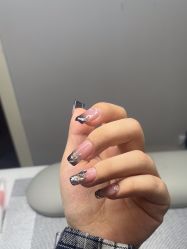 -小黑瓶美甲美睫