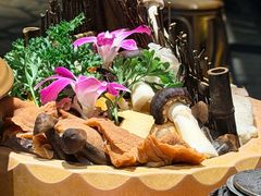 -老牌坊云南鱼豆花火锅(爱建店)