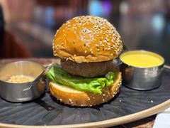 瀑布芝士牛肉汉堡-Let'sBURGERplus·非常创意汉堡(三里屯店)