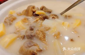 Tujia Smoked Ham Leg Stew with Potatoes