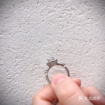 开心分享我的华丽婚戒独一无二的