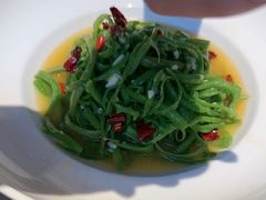 -阿瓦山寨·湘菜现炒·剁椒鱼头王(咸阳总店)