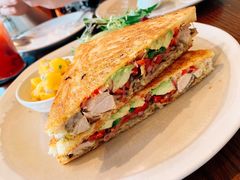 -ROAST coffee & eatery