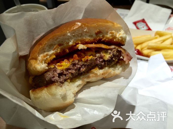 哈蒂斯培根牛肉堡