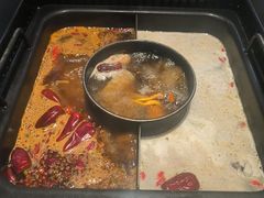 -老牌坊云南鱼豆花火锅(哈西万达店)