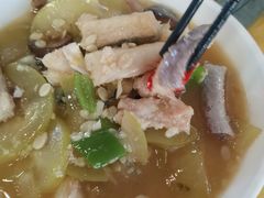 酸瓜焖鲨鱼-东方之猪四更烤乳猪(金垦总店)