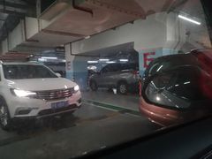 -环球港-停车场