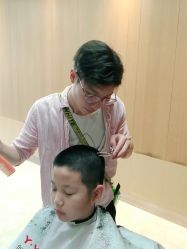 -苑苑发型设计