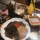 没什么事是一顿火锅解决不了的，如果有就两顿