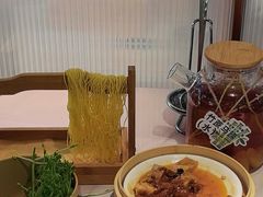-洪氏嗨捞·广东猪肚鸡·椰子鸡火锅(西咸万象城店)