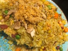 大叻经典菠萝海鲜炒饭-米纸越南小馆(金鹰世界店)