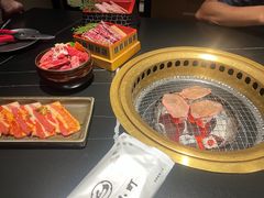 -山川小町·极番烧肉(新地假日广场店)