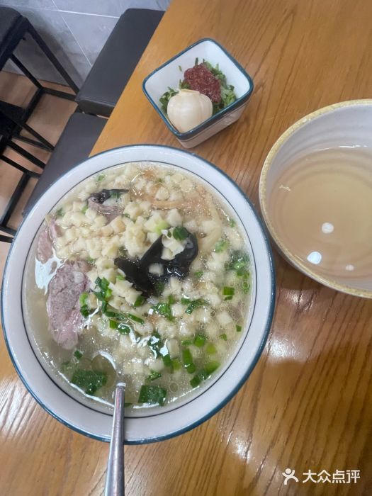 东关吉祥西安腊汁肉夹馍(健德门店)羊肉泡馍图片