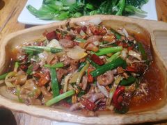 蒜苗炒鸡杂-老滇山寨•云南特色菜•地方菜•民族风情歌舞表演(金碧店)